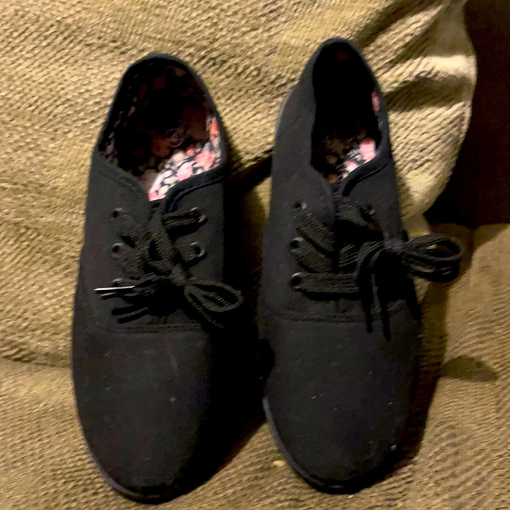 Girls canvas shoes